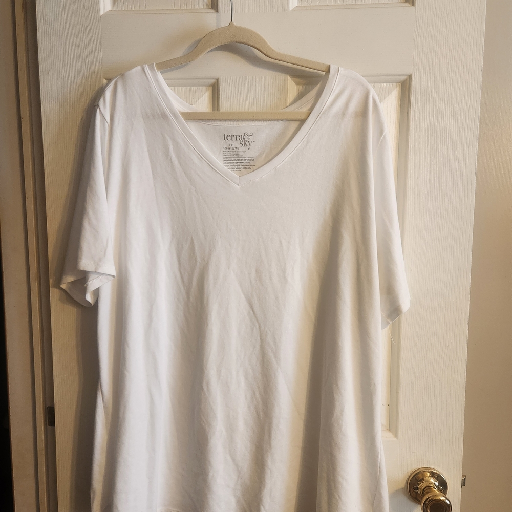 Terra & Sky White V-Neck Short Sleeve Top
